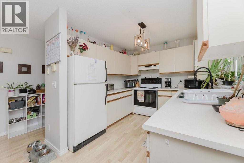 22 5761 Wharf Avenue, Sechelt, British Columbia  V0N 3A0 - Photo 4 - R3039418