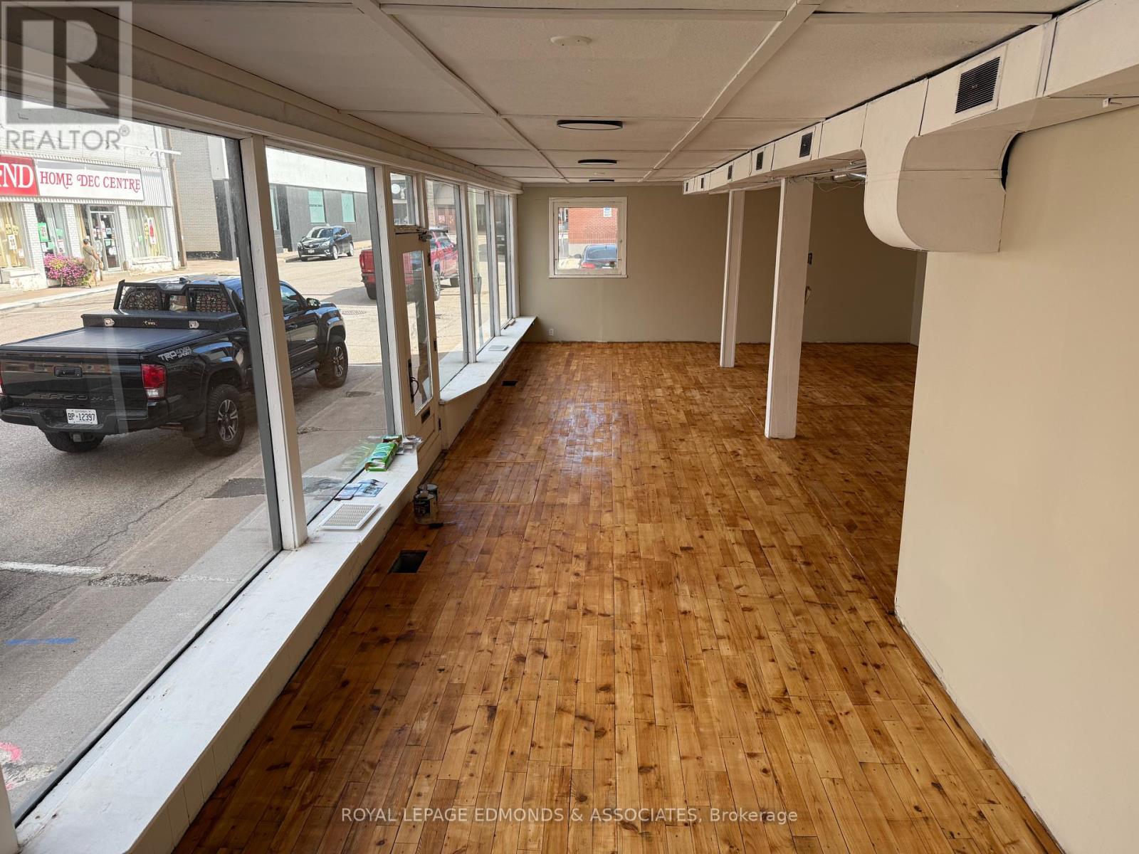174 Albert Street, Pembroke, Ontario  K8A 4K6 - Photo 4 - X12358068
