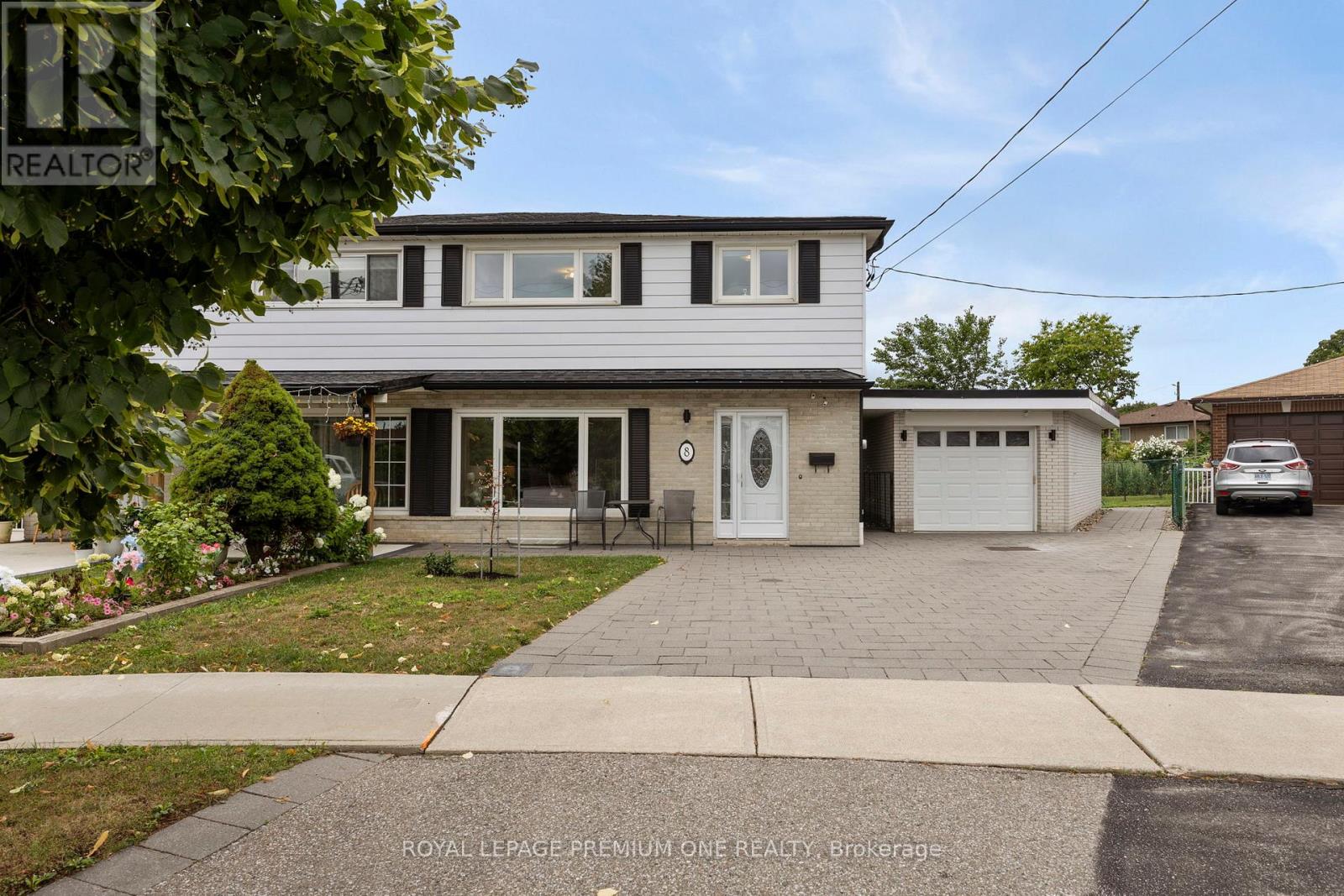 Property at 8 BUTTERCUP COURT image 1