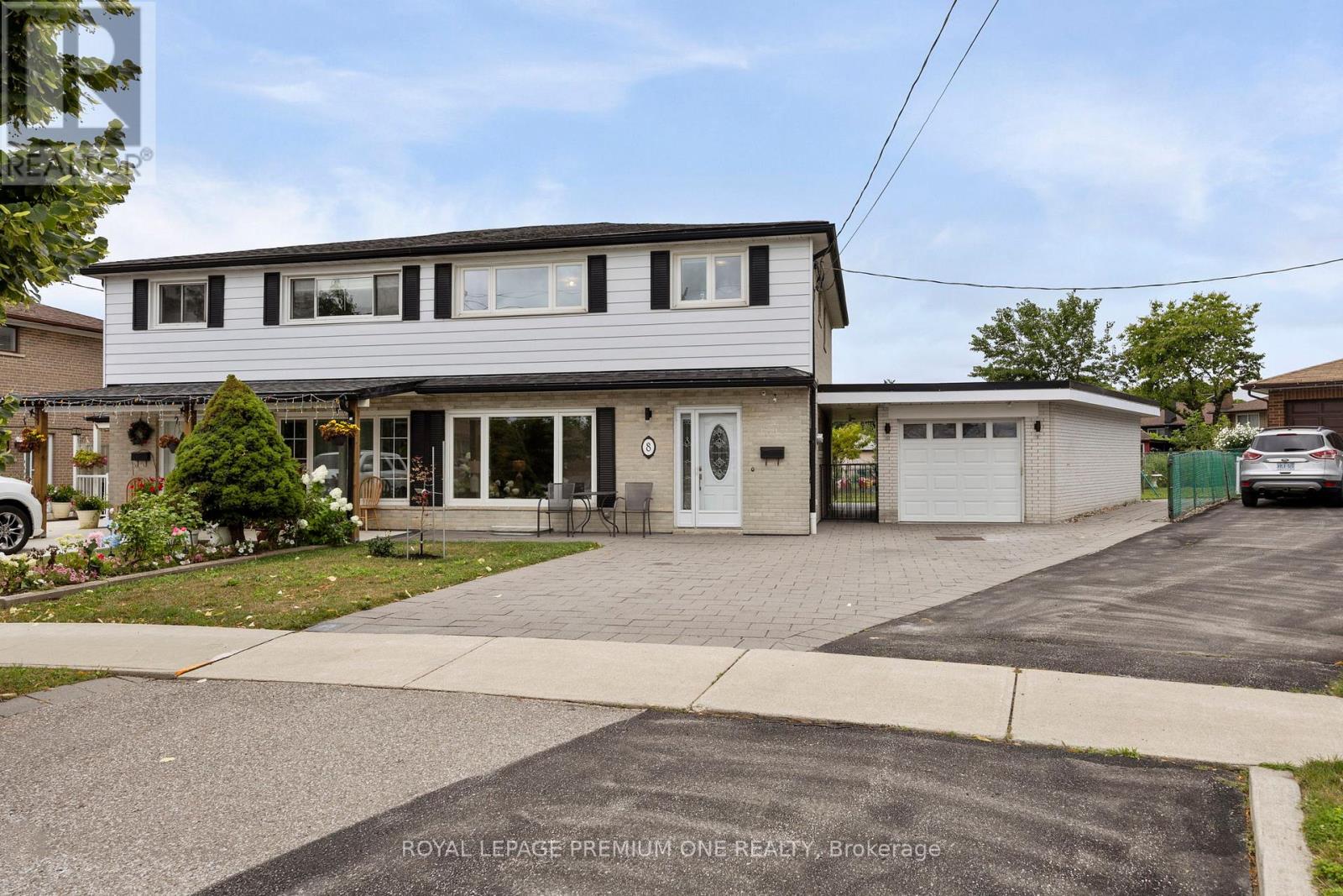 Property at 8 BUTTERCUP COURT image 2
