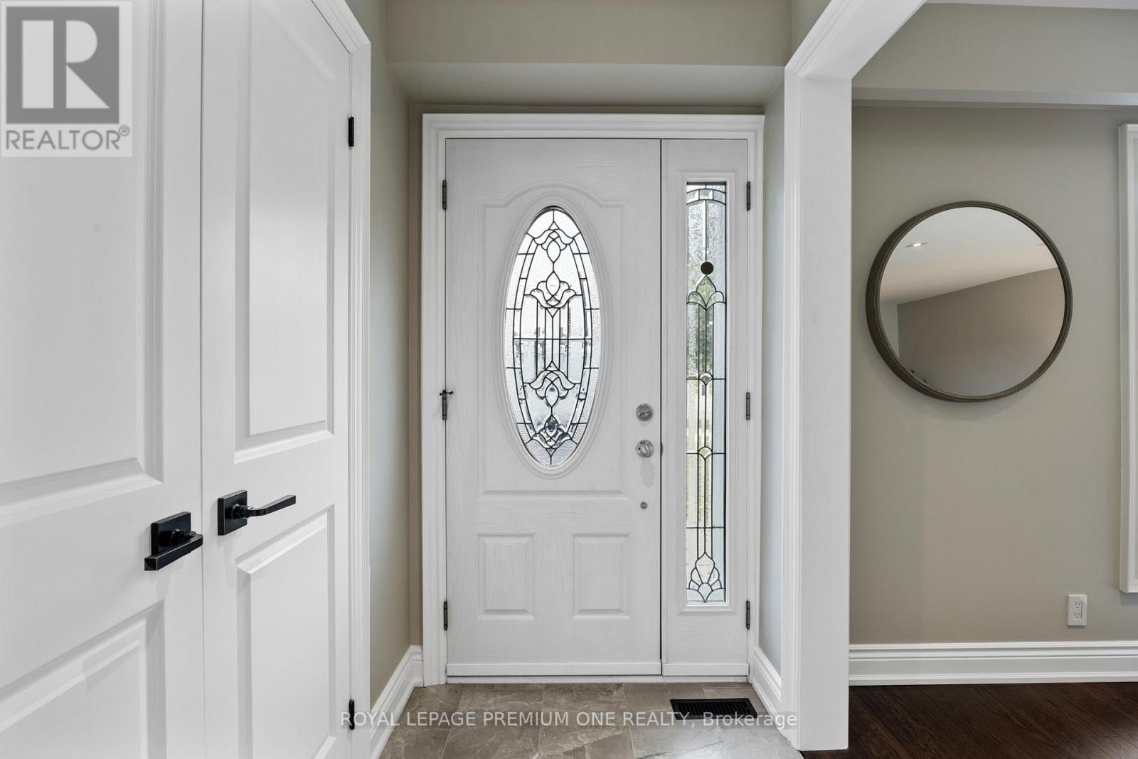 Property at 8 BUTTERCUP COURT image 4
