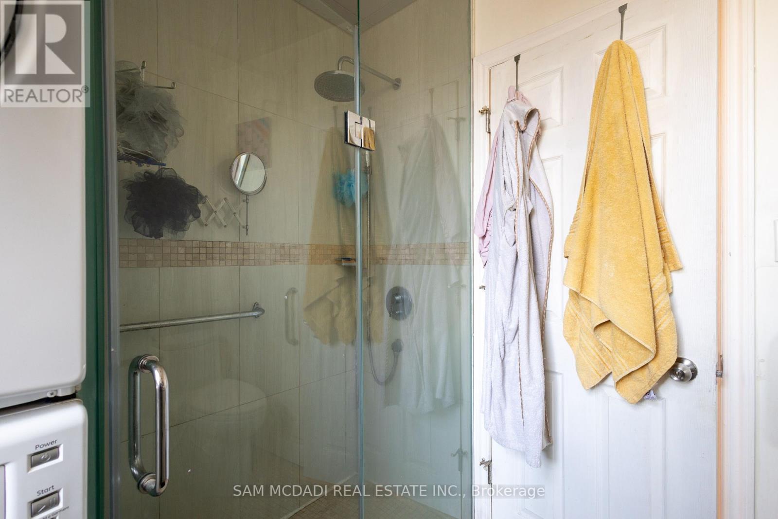 1212 Dufferin Street, Toronto (Dovercourt-Wallace Emerson-Junction), Ontario  M6H 4C1 - Photo 28 - W12358024