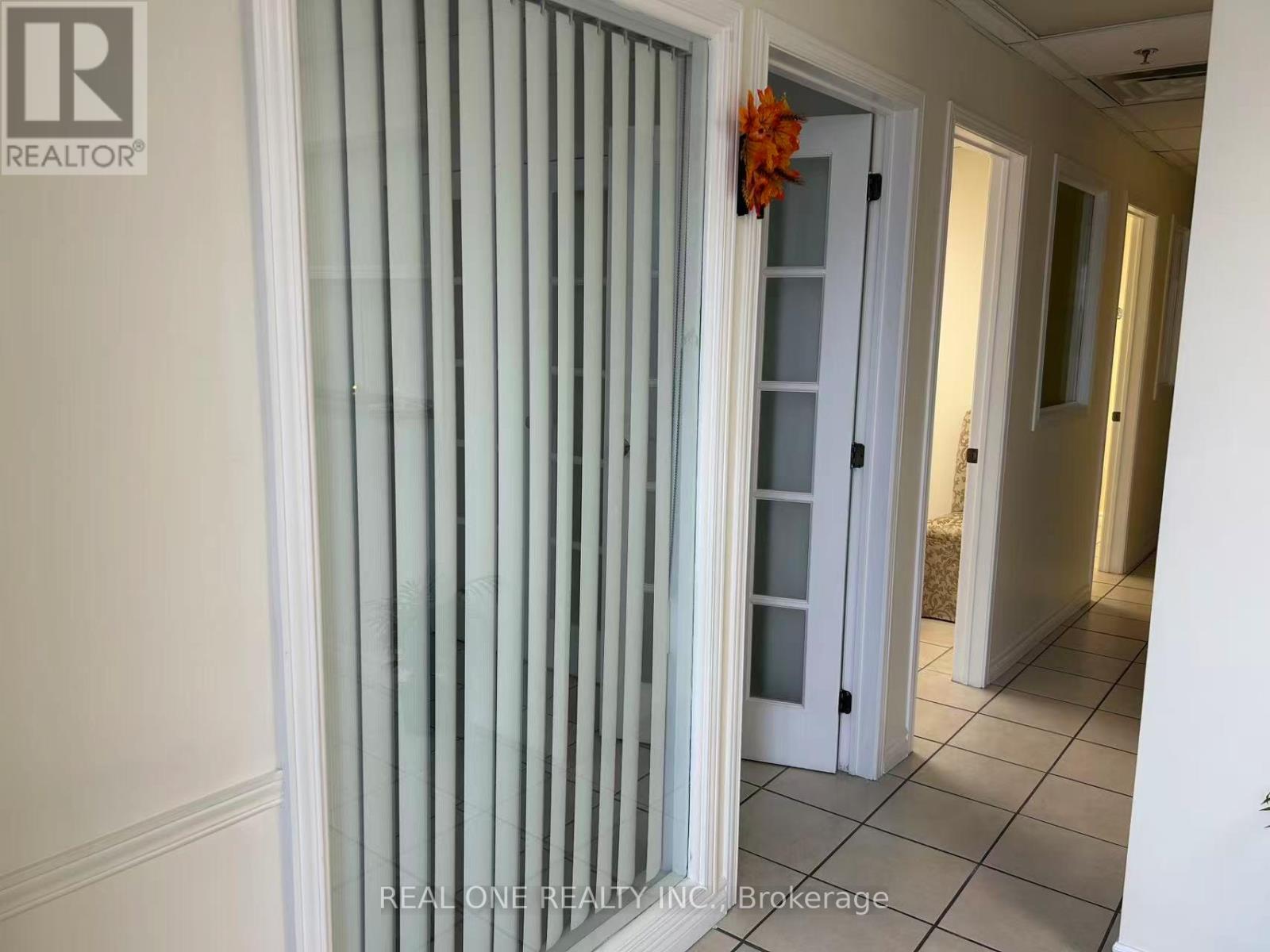 36 - 6033 Shawson Drive, Mississauga, Ontario  L5T 1H8 - Photo 4 - W12358051
