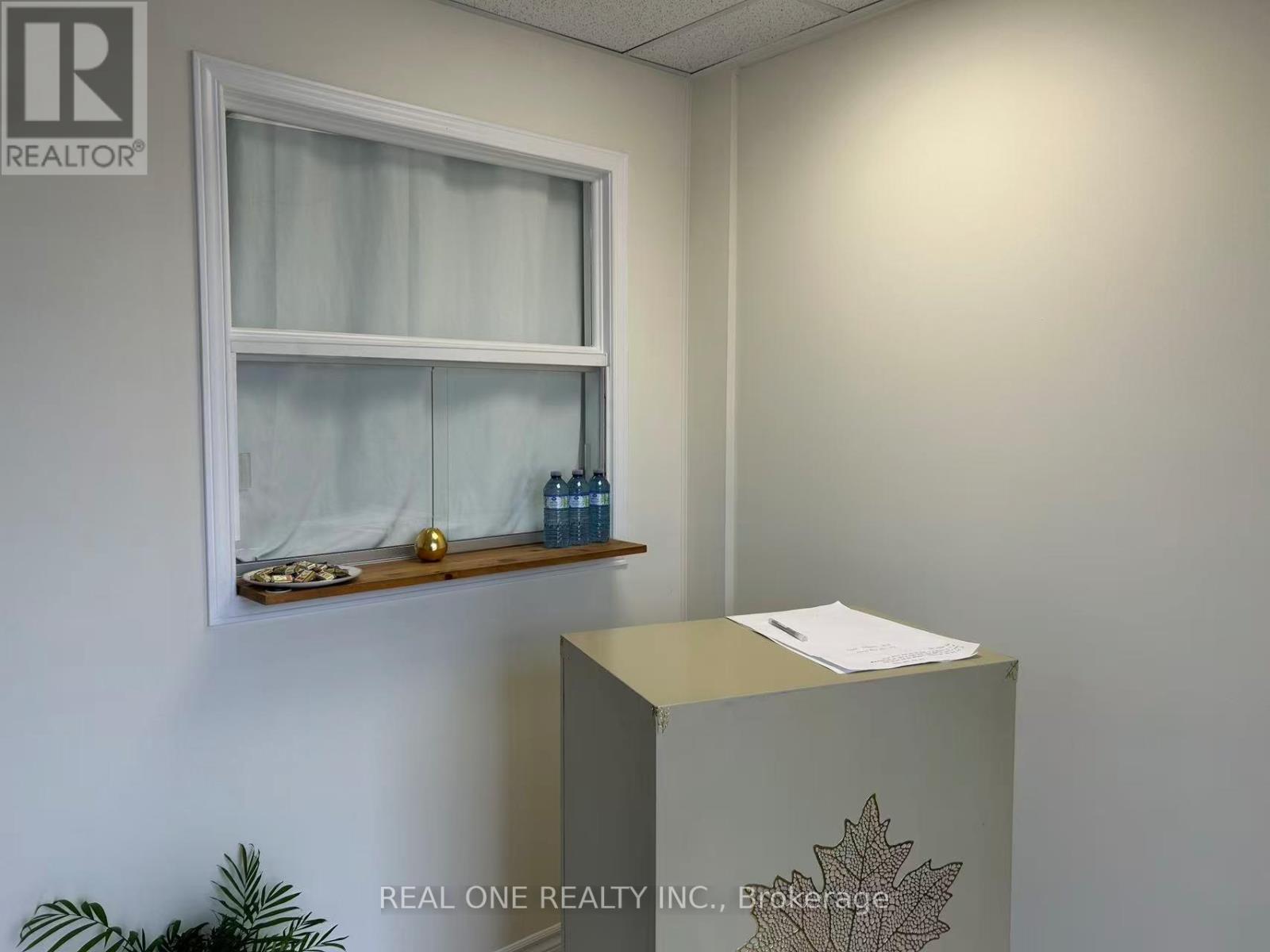 36 - 6033 Shawson Drive, Mississauga, Ontario  L5T 1H8 - Photo 5 - W12358051