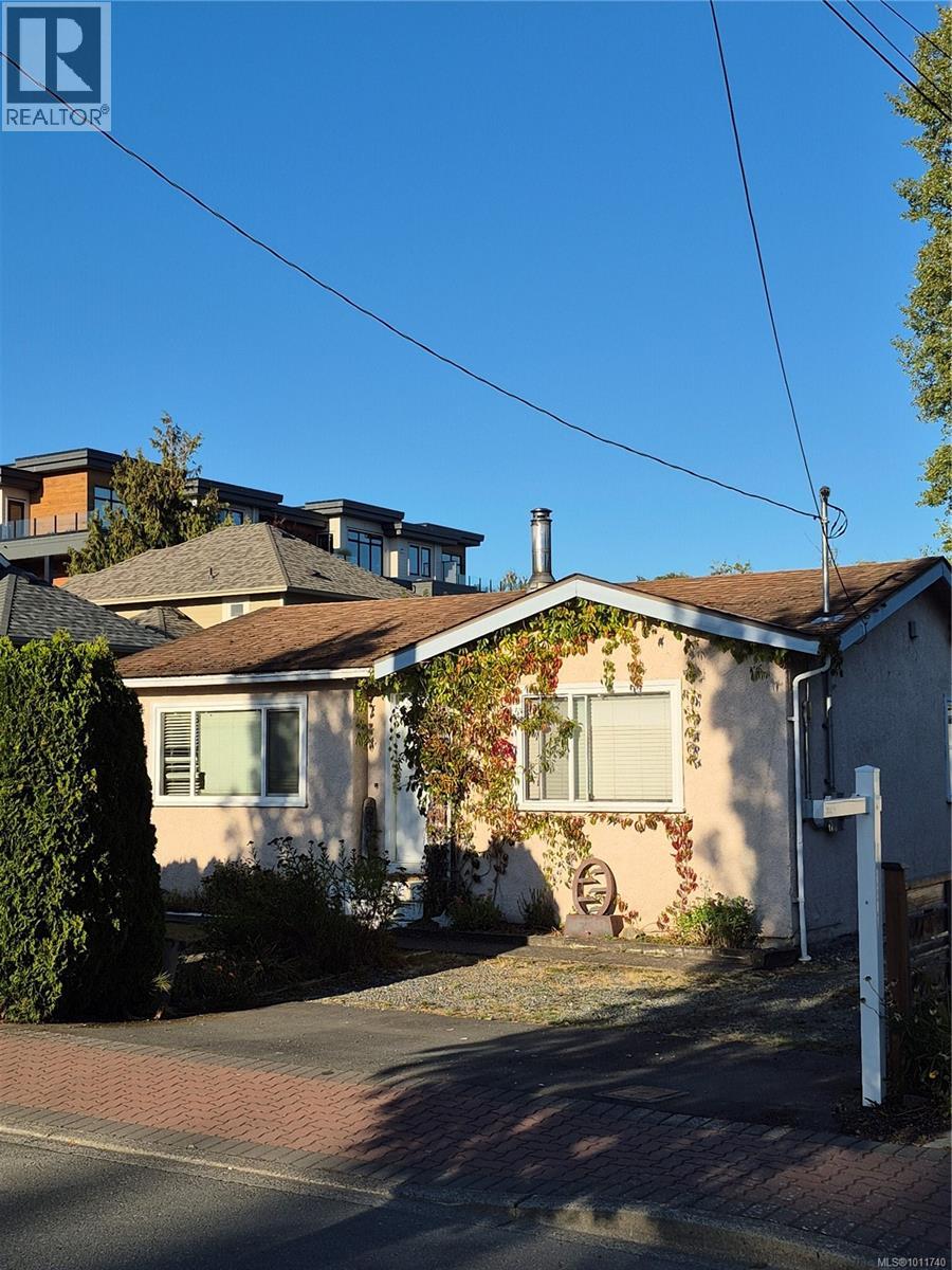 9691 Fifth St, Sidney, British Columbia  V8L 2W9 - Photo 1 - 1011740