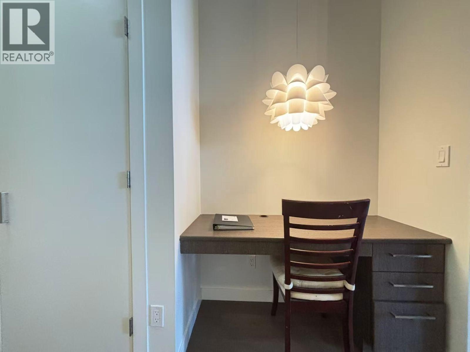 10x 9080 University Crescent, Burnaby, British Columbia  V5A 0B7 - Photo 4 - R3039485