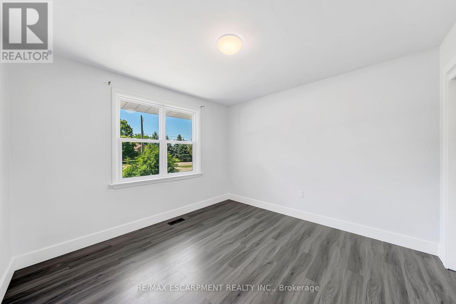 167 Miles Road, Hamilton, Ontario L8W 1E2 - Photo 12 - X12358032