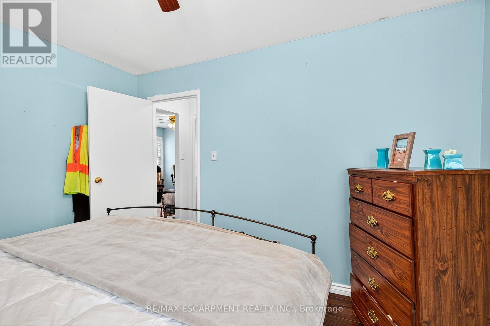 15 Donald Avenue, Hamilton, Ontario  L9H 1E9 - Photo 18 - X12358033