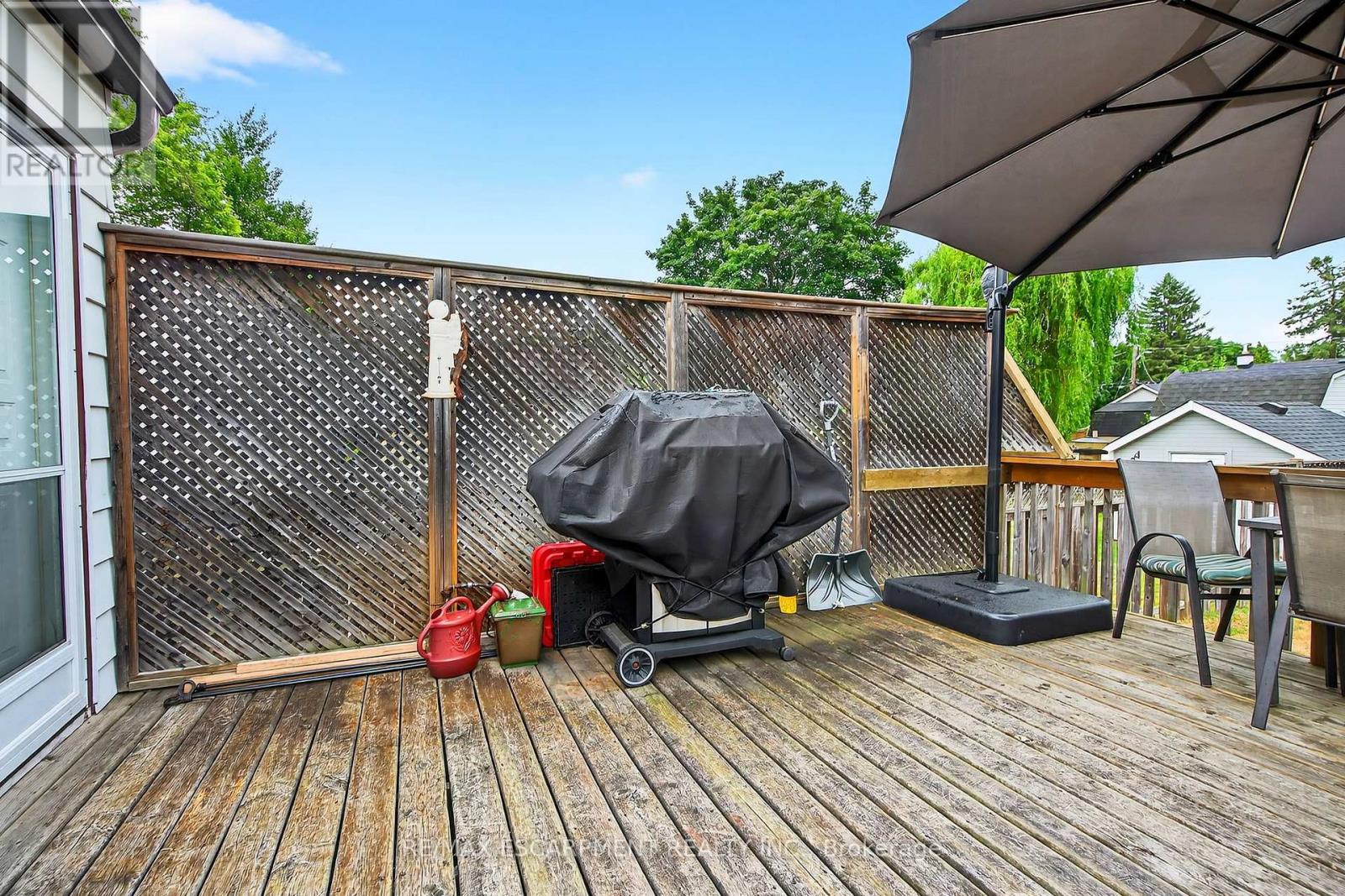 15 Donald Avenue, Hamilton, Ontario  L9H 1E9 - Photo 34 - X12358033