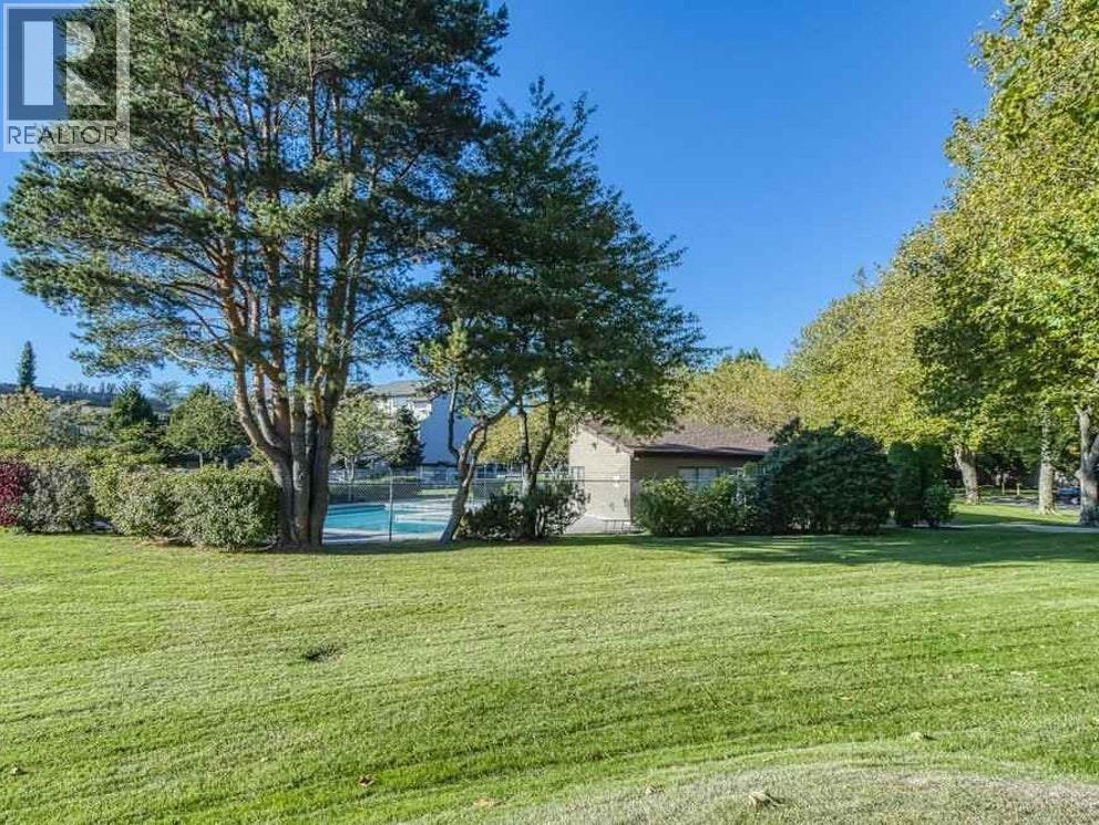 Listing Picture 3 of 13 : 311 8120 COLONIAL DRIVE, Richmond / 烈治文 - 魯藝地產 Yvonne Lu Group - MLS Medallion Club Member