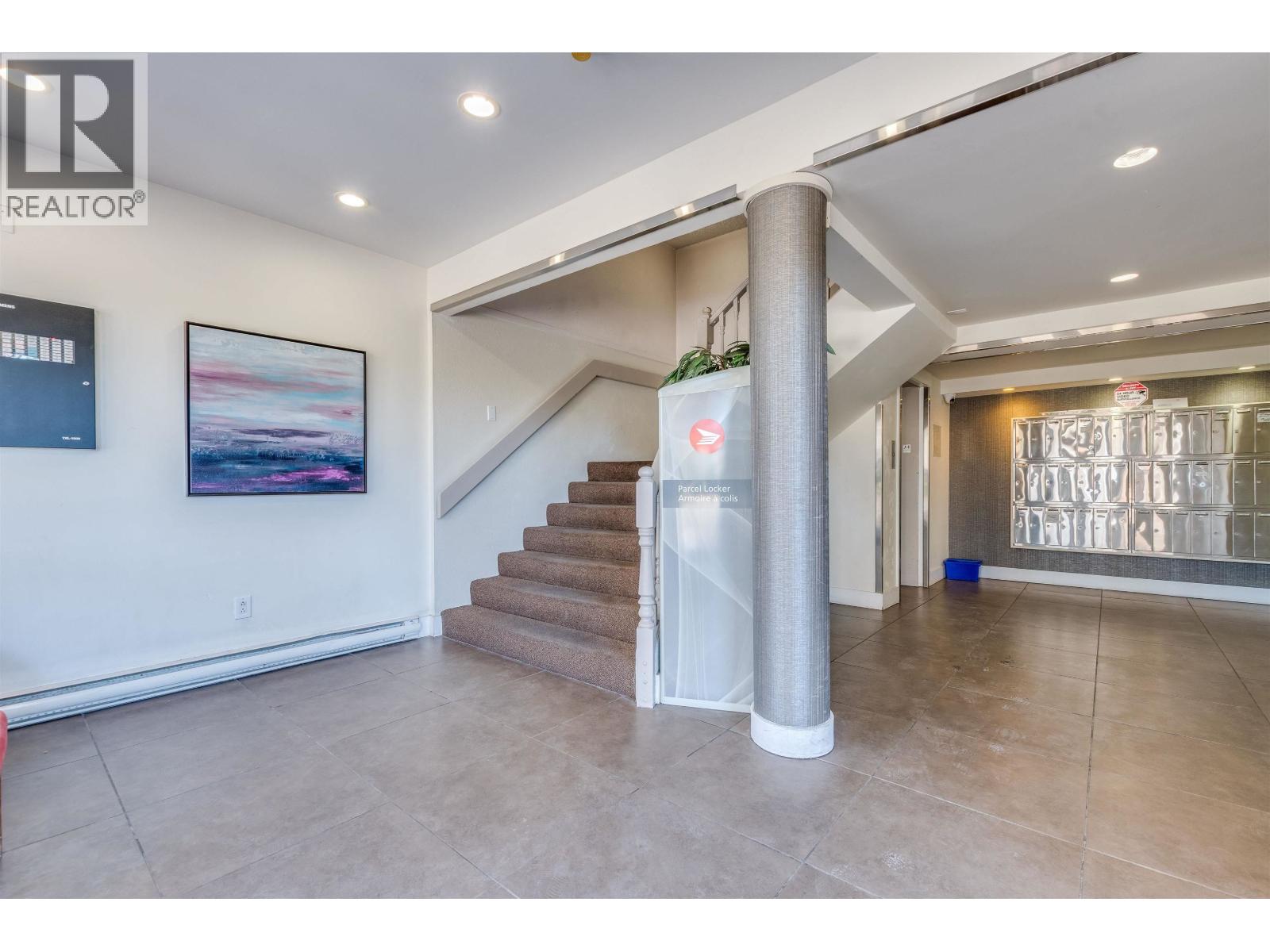 Listing Picture 4 of 13 : 311 8120 COLONIAL DRIVE, Richmond / 烈治文 - 魯藝地產 Yvonne Lu Group - MLS Medallion Club Member
