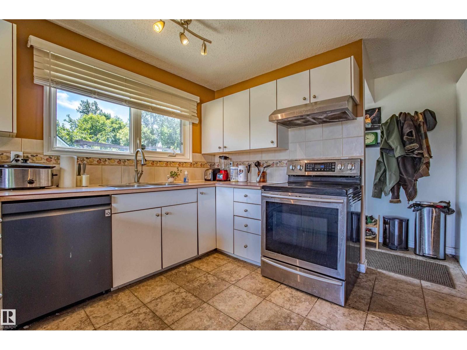 135 Homestead Cr Nw, Edmonton, Alberta  T5A 2Y1 - Photo 7 - E4452058