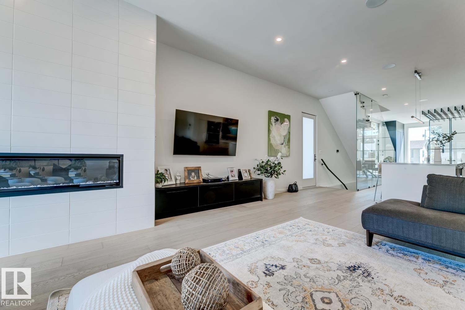 Property at 7616 83 AV NW image 4