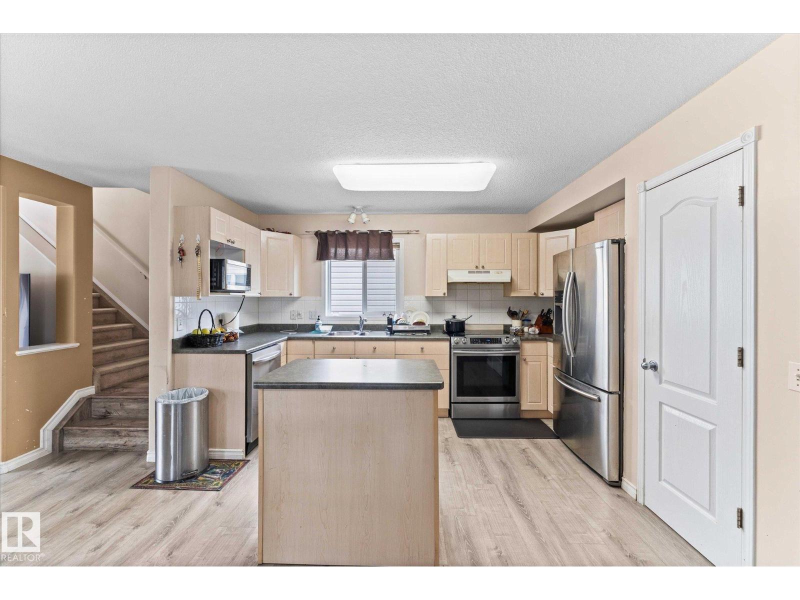 Property at 1220 Gillespie CR NW image 2