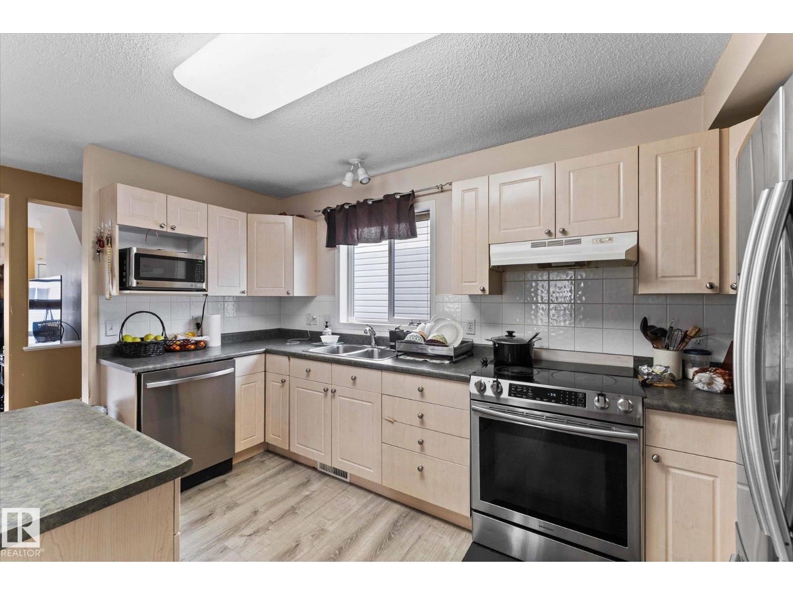 Property at 1220 Gillespie CR NW image 3