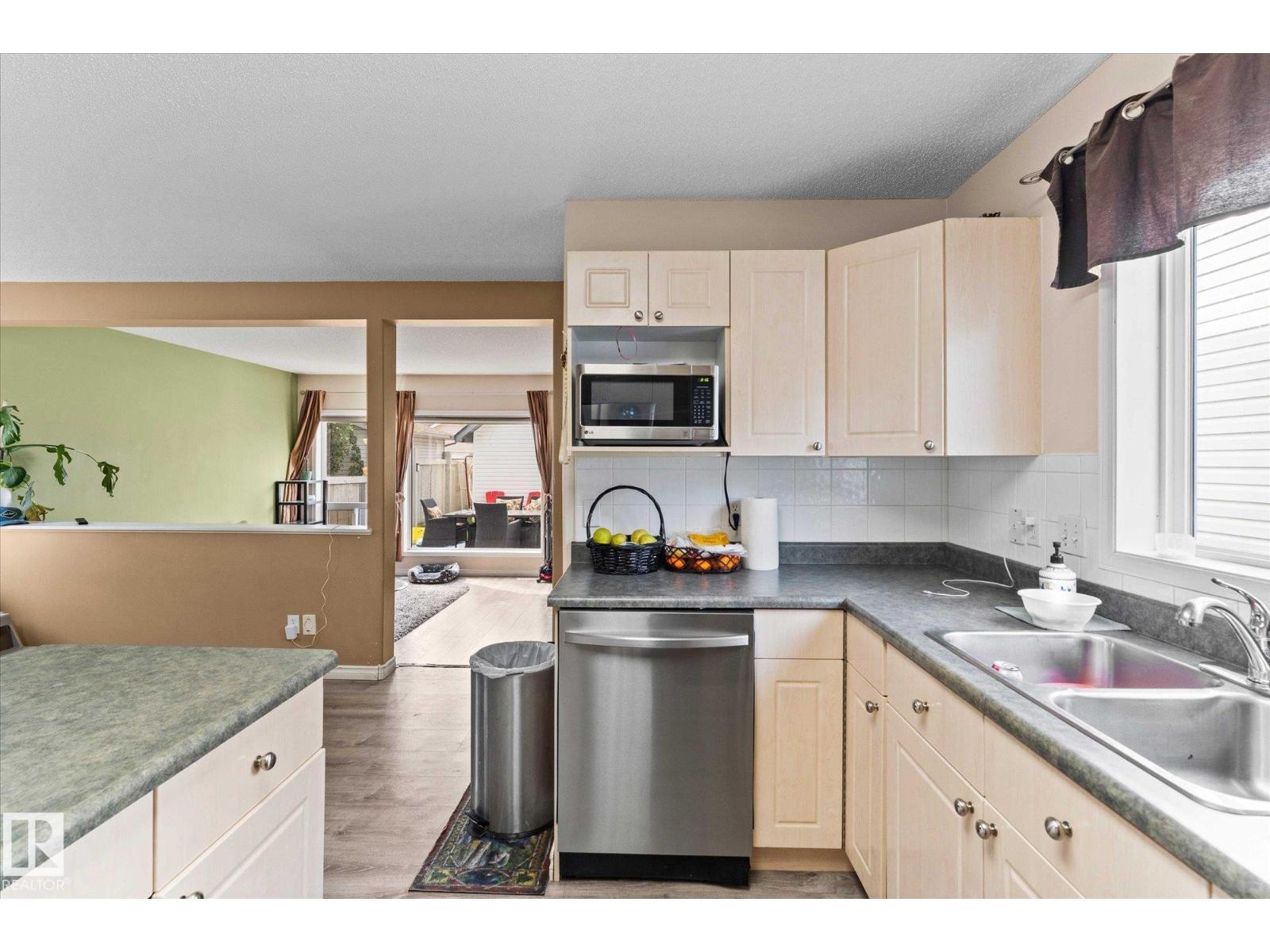 Property at 1220 Gillespie CR NW image 4