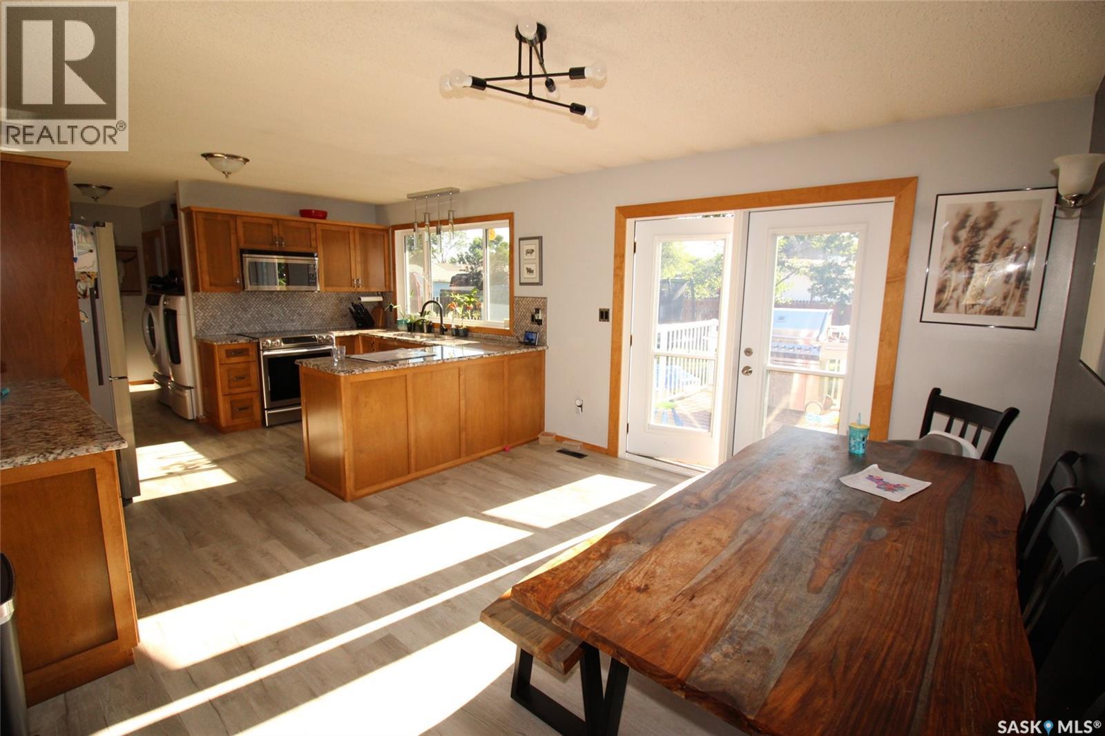 652 9th Street W, Shaunavon, Saskatchewan  S0N 2M0 - Photo 3 - SK016116