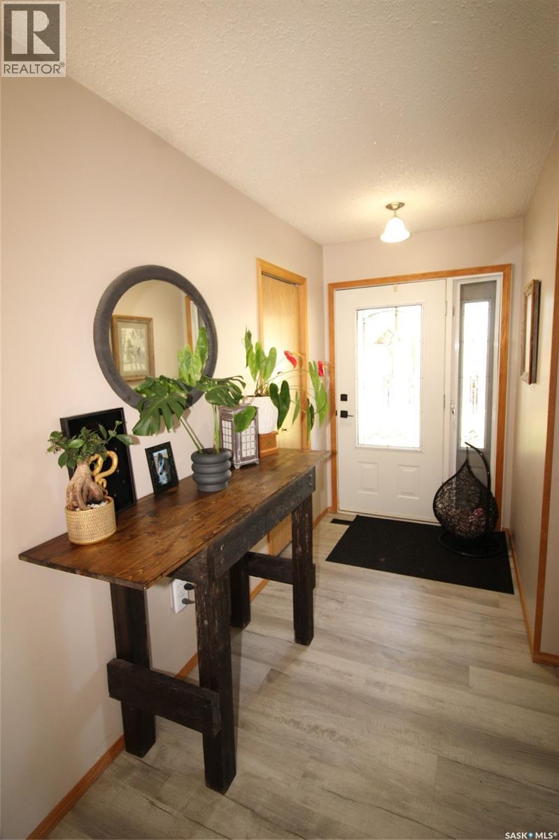 652 9th Street W, Shaunavon, Saskatchewan  S0N 2M0 - Photo 2 - SK016116