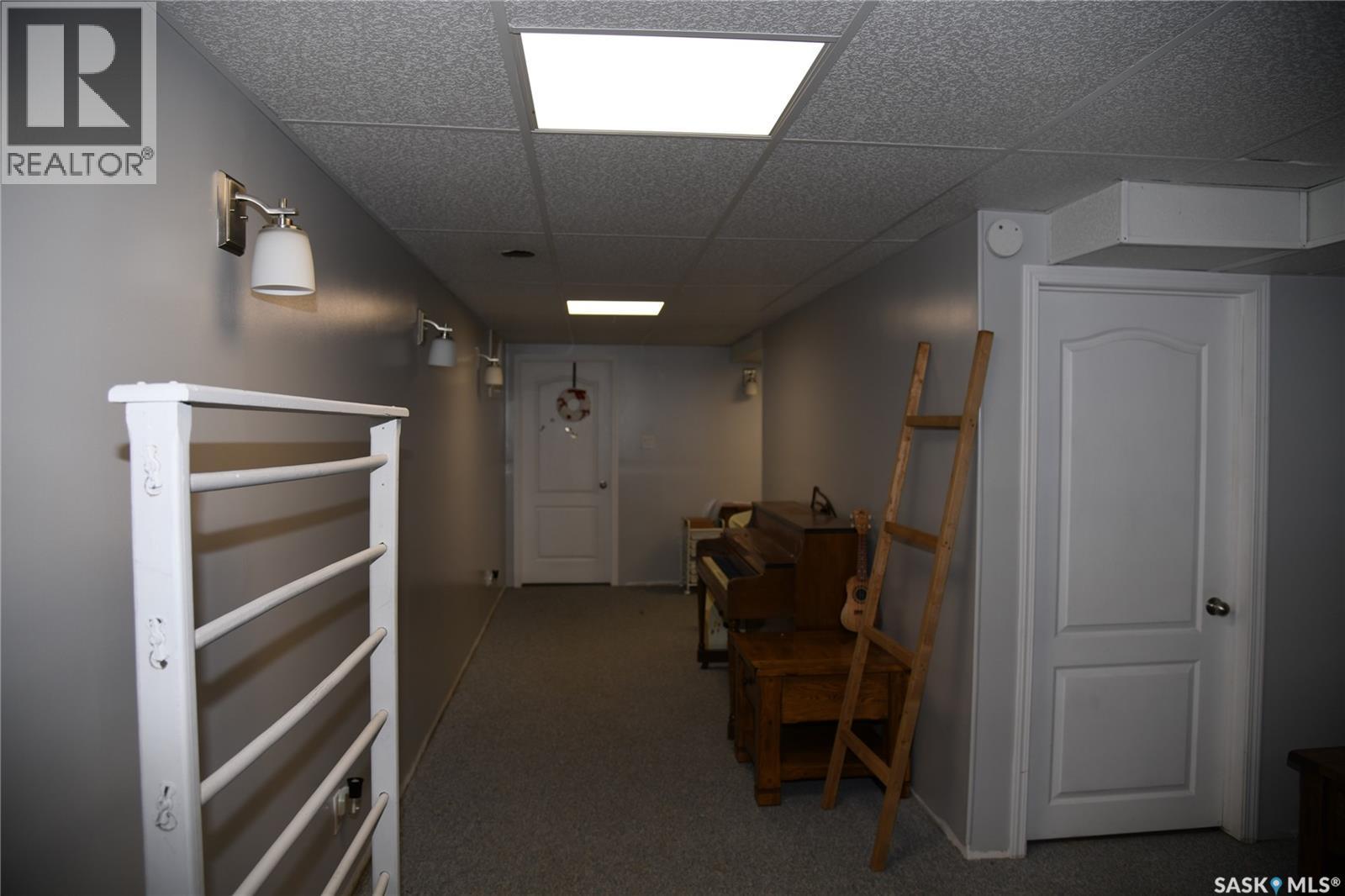 652 9th Street W, Shaunavon, Saskatchewan  S0N 2M0 - Photo 34 - SK016116