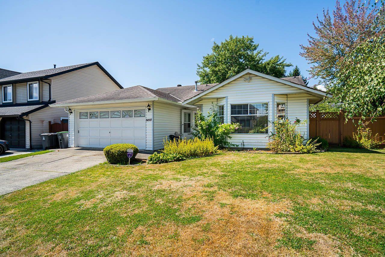 6697 141a Street, Surrey, British Columbia  V3W 9N8 - Photo 3 - R3039357