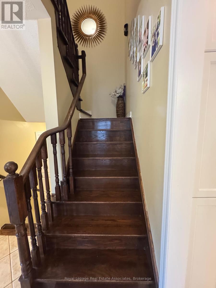 Upper - 659 Garden Walk, Mississauga, Ontario  L5W 1V9 - Photo 11 - W12356596