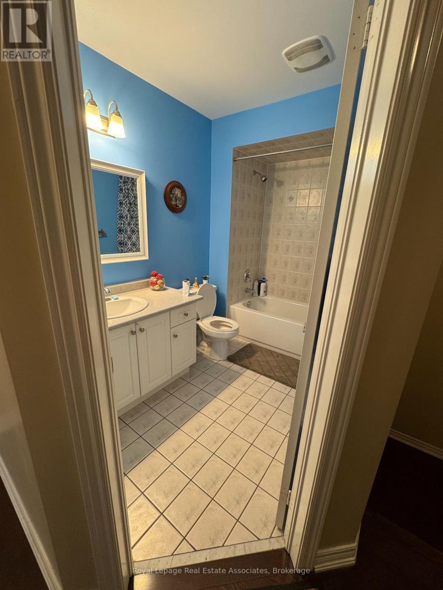 Upper - 659 Garden Walk, Mississauga, Ontario  L5W 1V9 - Photo 17 - W12356596
