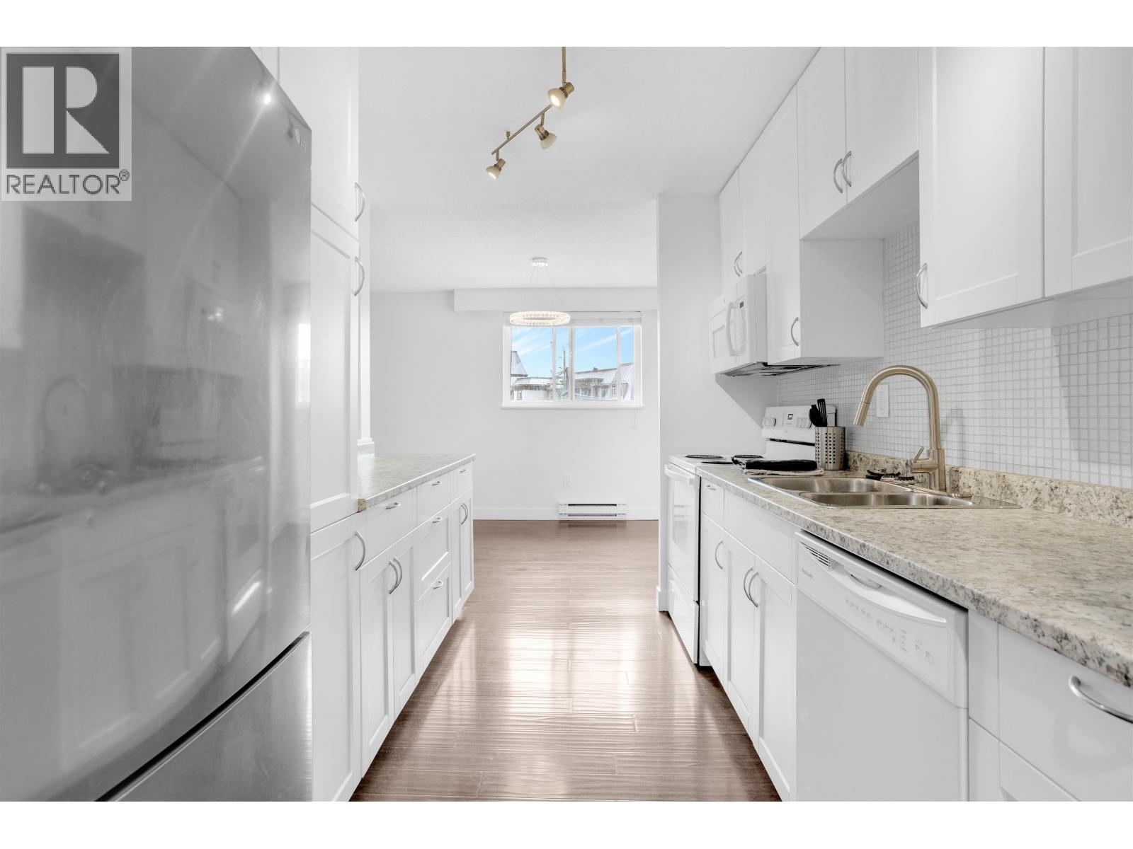 307 2381 Bury Avenue, Port Coquitlam, British Columbia  V3C 1Z9 - Photo 8 - R3039104