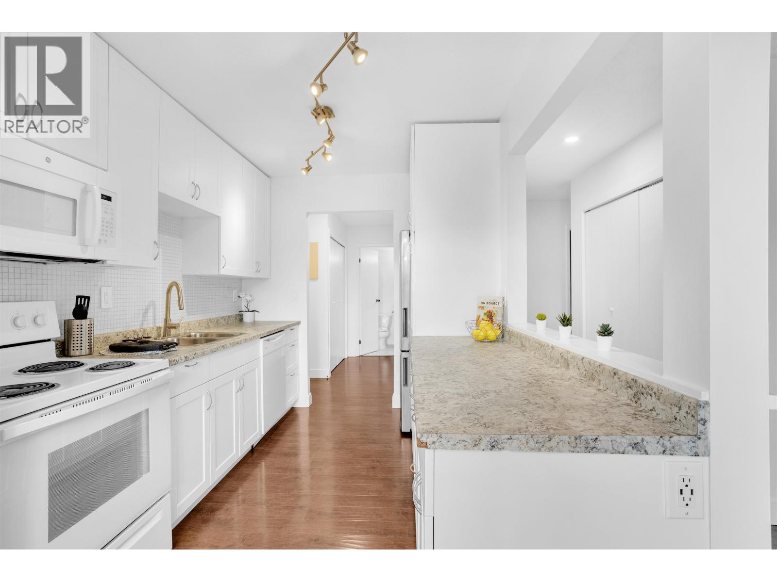 307 2381 Bury Avenue, Port Coquitlam, British Columbia  V3C 1Z9 - Photo 7 - R3039104