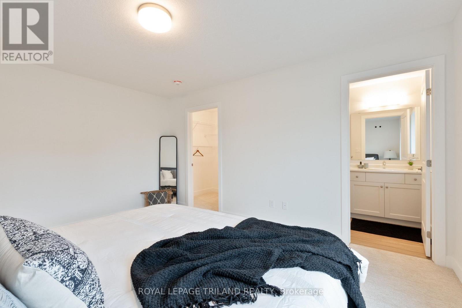 71 Harrow Lane, St. Thomas, Ontario  N5R 0P3 - Photo 14 - X12173309