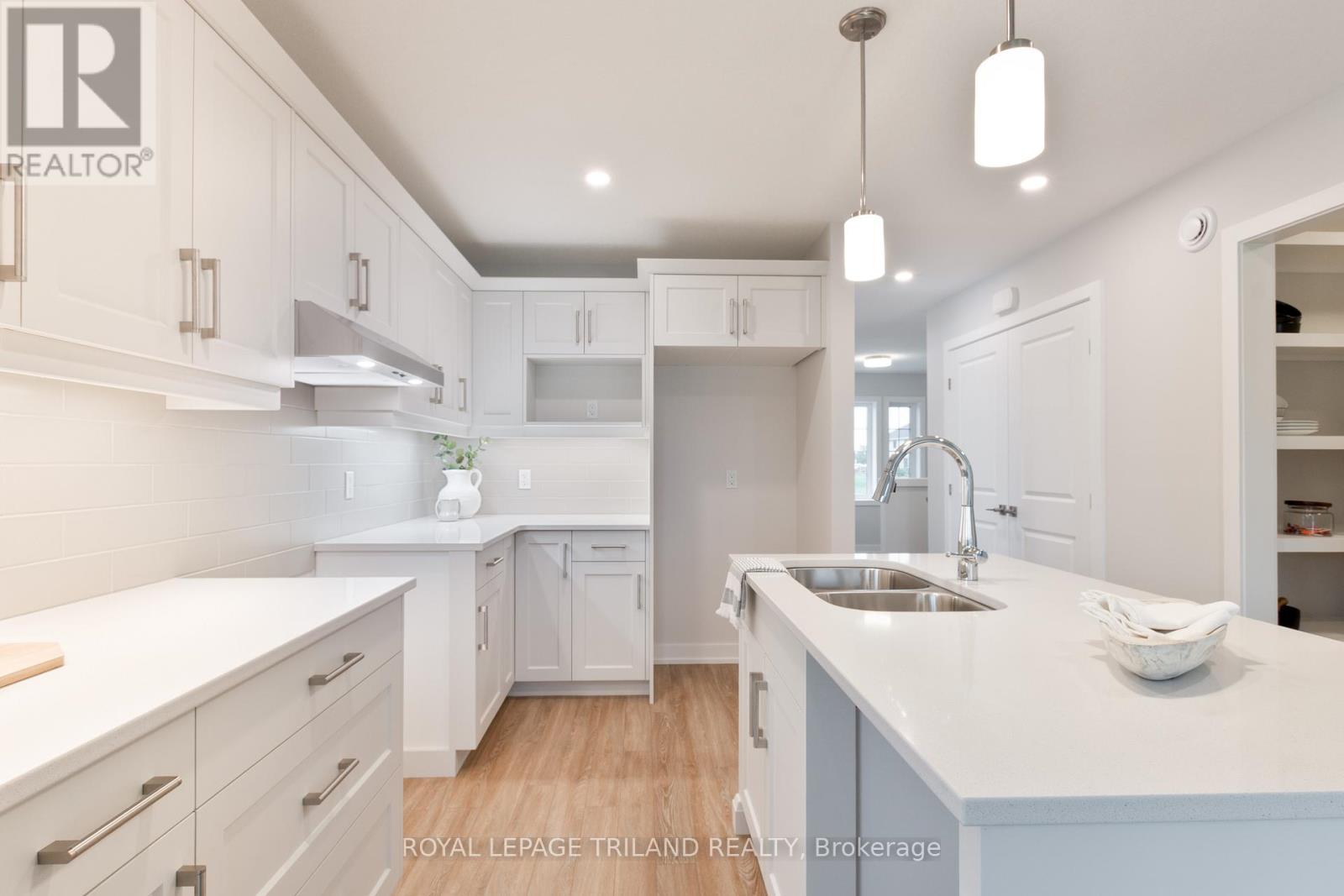71 Harrow Lane, St. Thomas, Ontario  N5R 0P3 - Photo 8 - X12173309