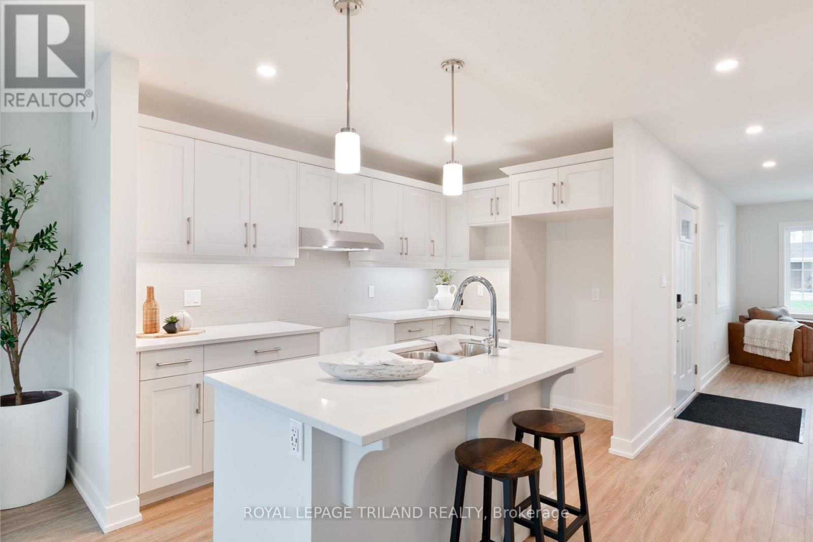 71 Harrow Lane, St. Thomas, Ontario  N5R 0P3 - Photo 7 - X12173309