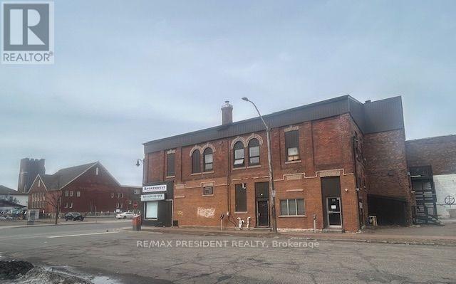 126 May Street N, Thunder Bay, Ontario  P7C 3P2 - Photo 2 - X12357959