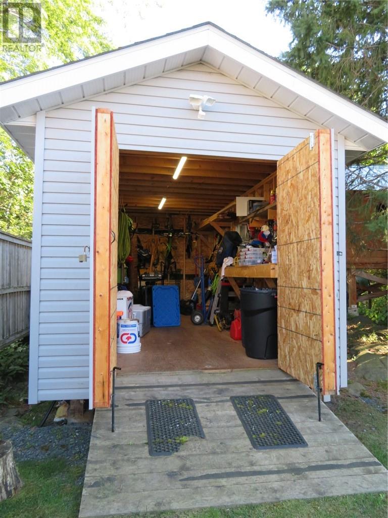 Property at 585 Moonrock Avenue image 5