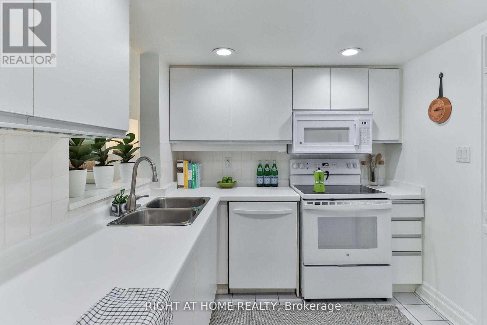 402 - 225 Davenport Road, Toronto, Ontario  M5R 3R2 - Photo 12 - C12358117