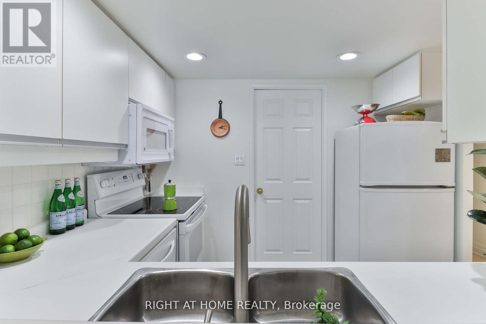 402 - 225 Davenport Road, Toronto, Ontario  M5R 3R2 - Photo 15 - C12358117