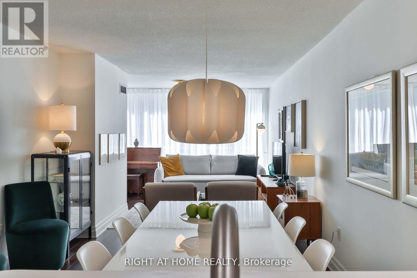 402 - 225 Davenport Road, Toronto, Ontario  M5R 3R2 - Photo 2 - C12358117