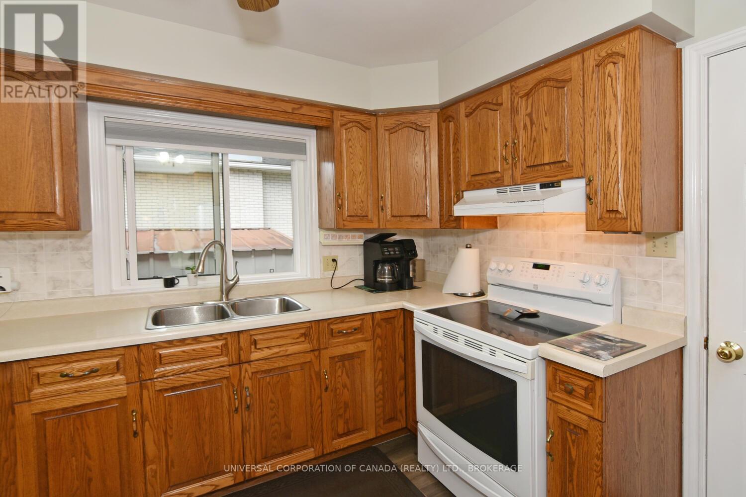 406 Elm Avenue N, North Perth, Ontario  N4W 3G2 - Photo 14 - X12358161