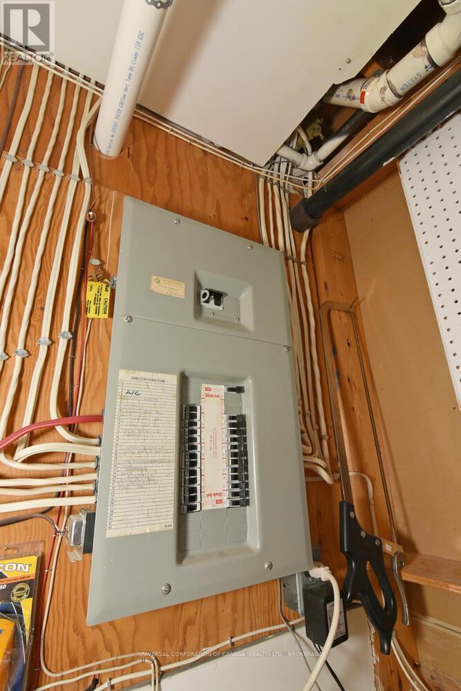 406 Elm Avenue N, North Perth, Ontario  N4W 3G2 - Photo 19 - X12358161