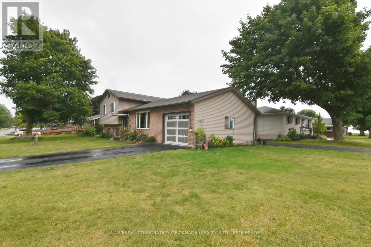 406 Elm Avenue N, North Perth, Ontario  N4W 3G2 - Photo 2 - X12358161