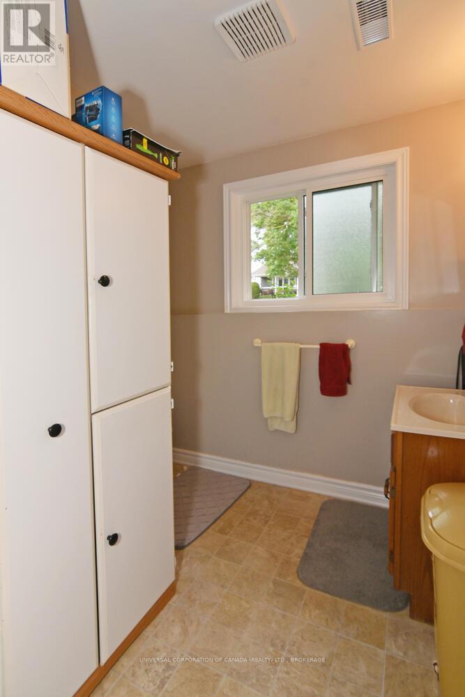 406 Elm Avenue N, North Perth, Ontario  N4W 3G2 - Photo 21 - X12358161