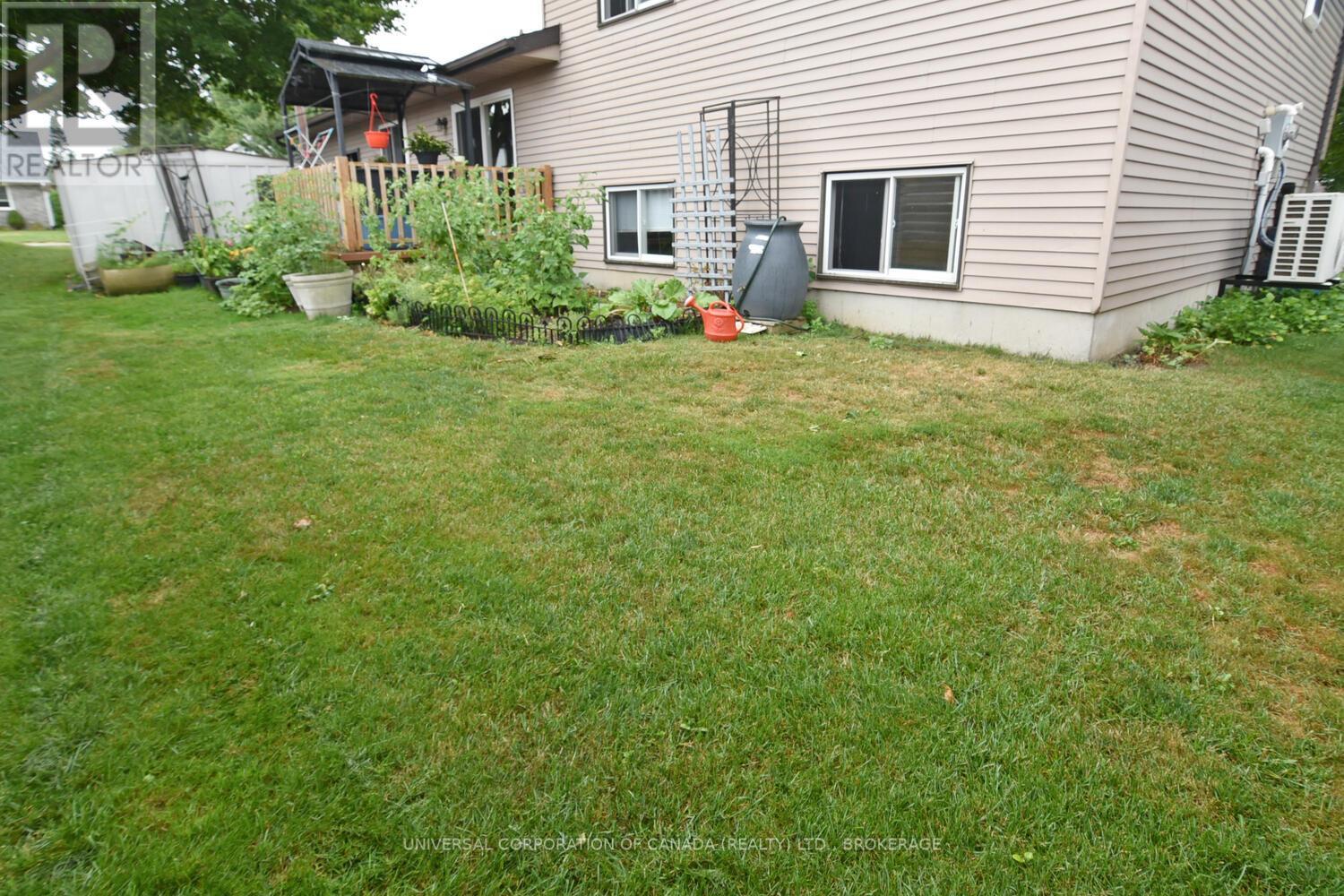 406 Elm Avenue N, North Perth, Ontario  N4W 3G2 - Photo 35 - X12358161