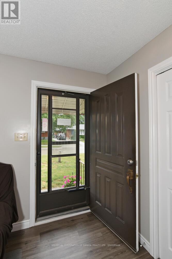 406 Elm Avenue N, North Perth, Ontario  N4W 3G2 - Photo 5 - X12358161