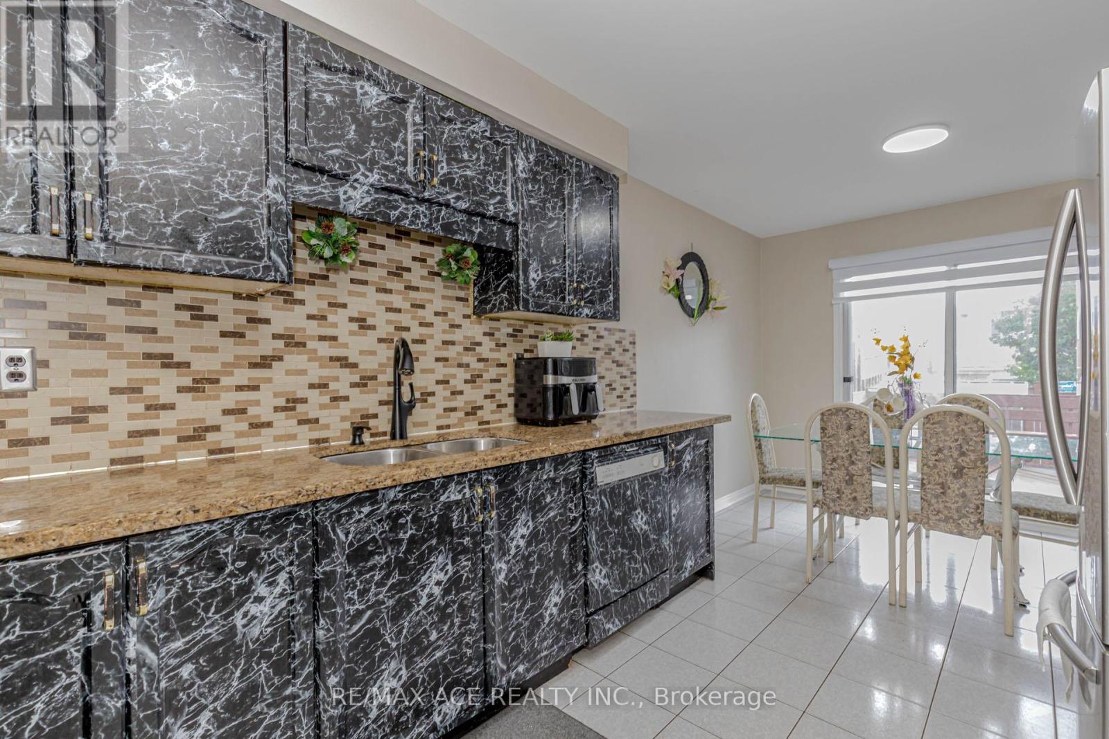 97 Bighorn Crescent, Brampton (Sandringham-Wellington), Ontario  L6R 1G2 - Photo 11 - W12358102