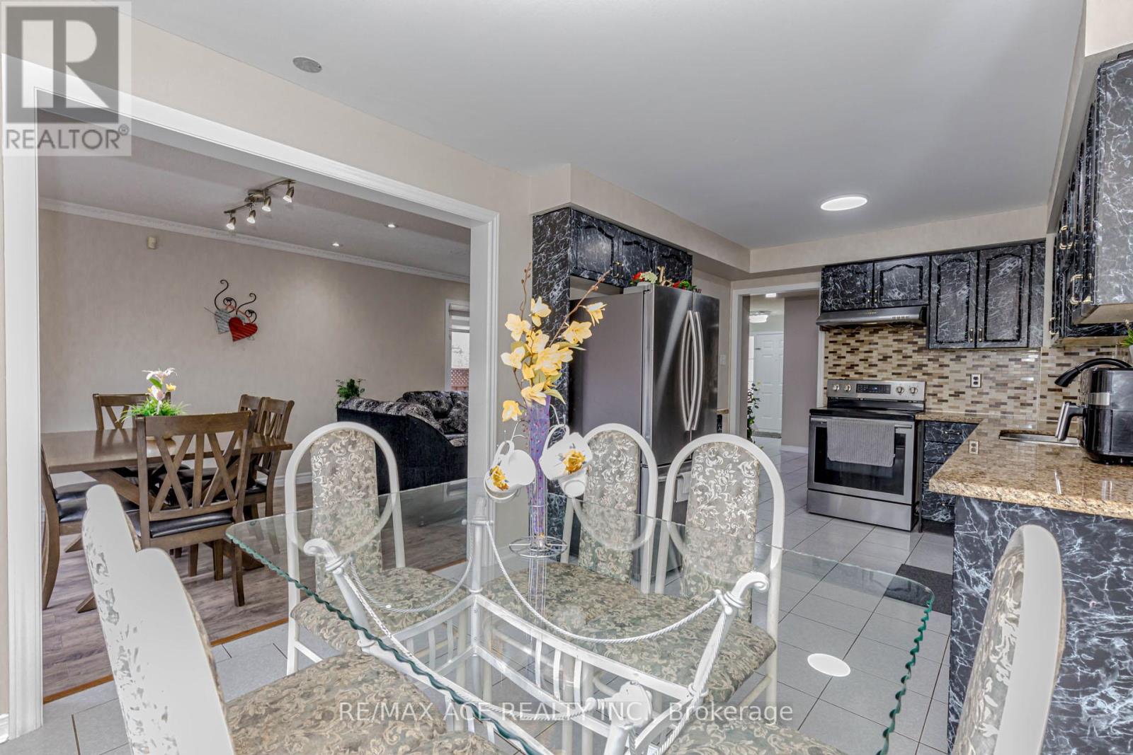 97 Bighorn Crescent, Brampton (Sandringham-Wellington), Ontario  L6R 1G2 - Photo 17 - W12358102