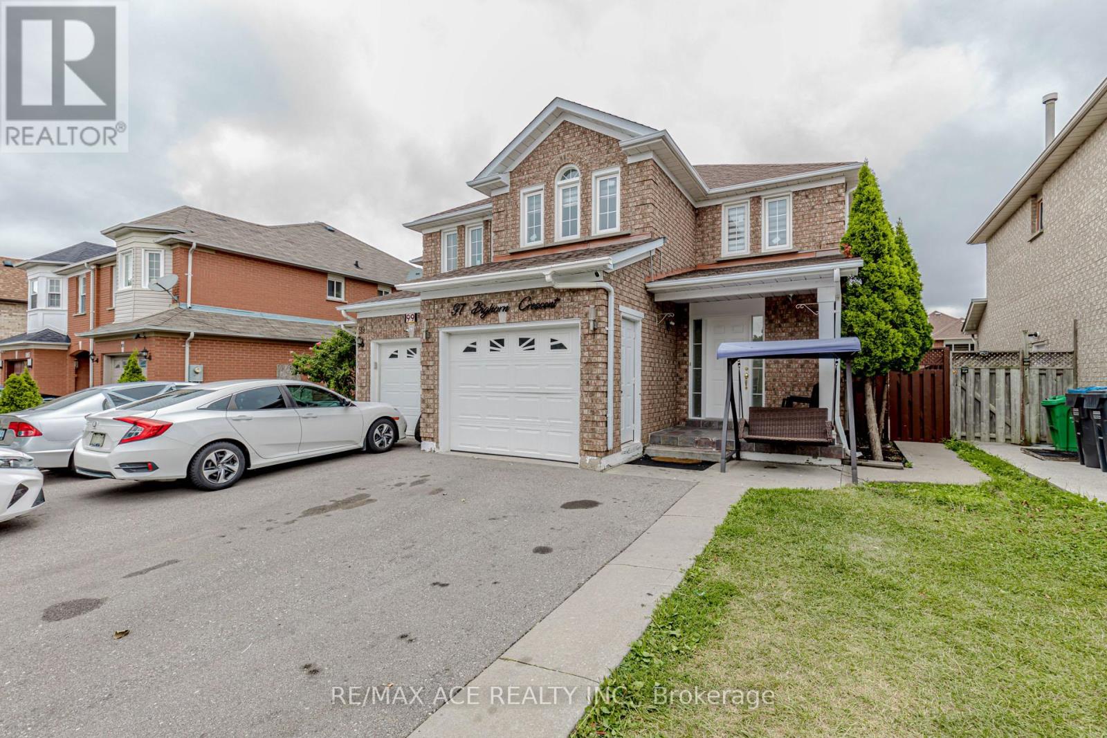 97 Bighorn Crescent, Brampton (Sandringham-Wellington), Ontario  L6R 1G2 - Photo 2 - W12358102