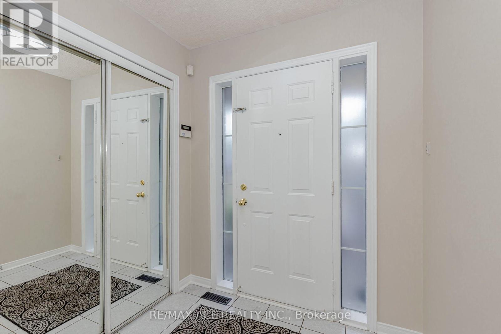 97 Bighorn Crescent, Brampton (Sandringham-Wellington), Ontario  L6R 1G2 - Photo 5 - W12358102