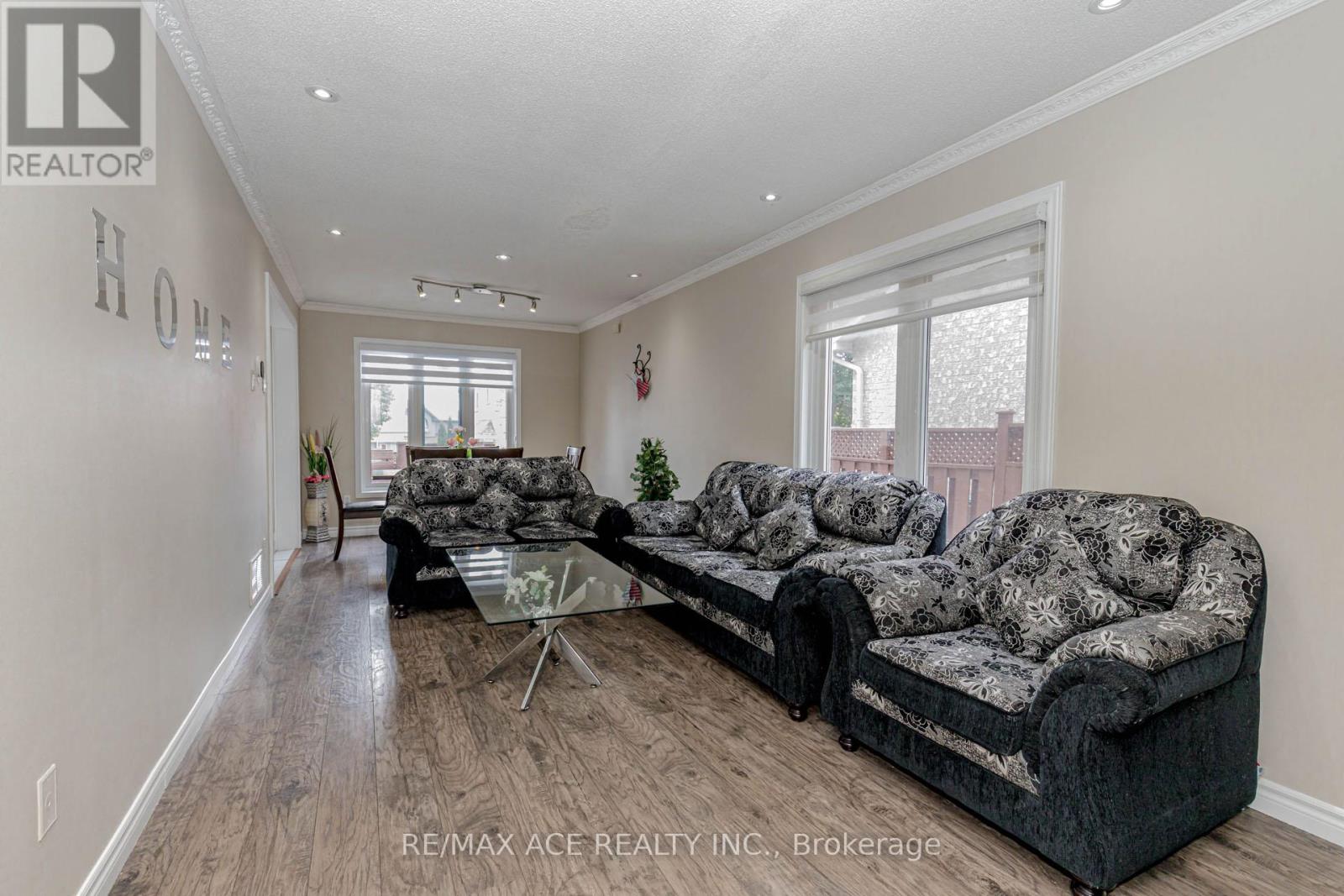 97 Bighorn Crescent, Brampton (Sandringham-Wellington), Ontario  L6R 1G2 - Photo 9 - W12358102