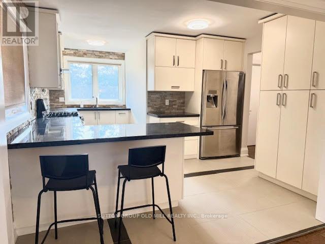 Upper - 46 Bemersyde Drive, Toronto, Ontario  M9A 2T2 - Photo 5 - W12358128