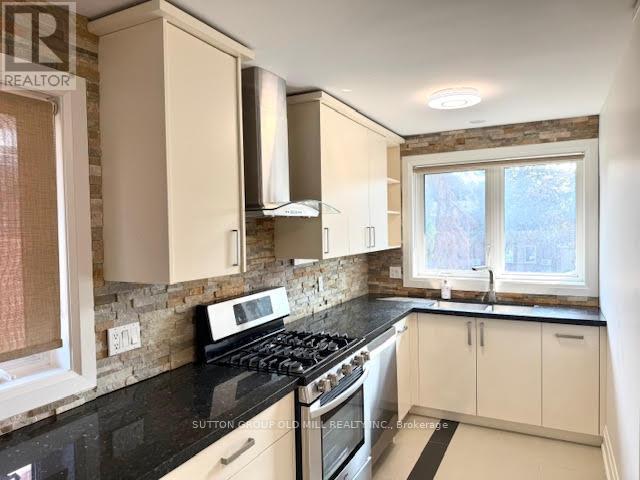 Upper - 46 Bemersyde Drive, Toronto, Ontario  M9A 2T2 - Photo 6 - W12358128