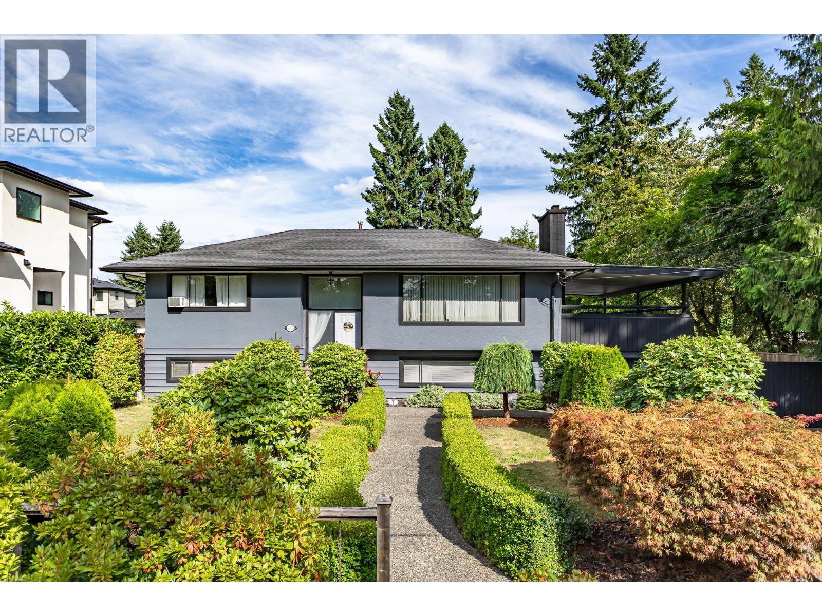 605 Laurentian Crescent, Coquitlam, British Columbia  V3J 6H3 - Photo 2 - R3039528